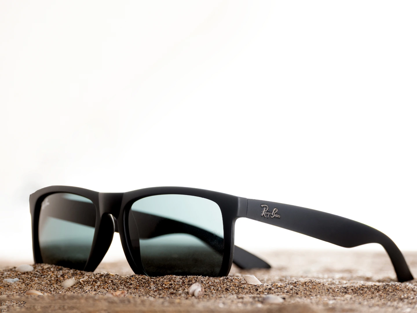 rayban-sunglasses-product-photography.